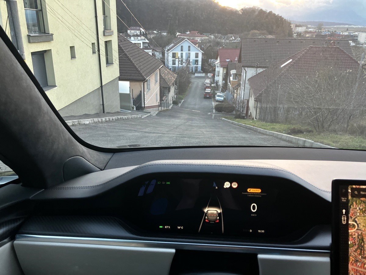 tesla-plaid-brasov-bobalna